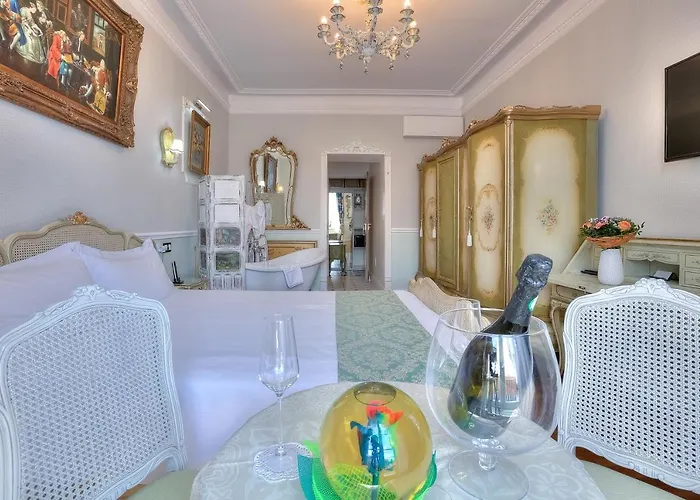 Alojamento de Acomodação e Pequeno-almoço Aba Luxury B E B Nice